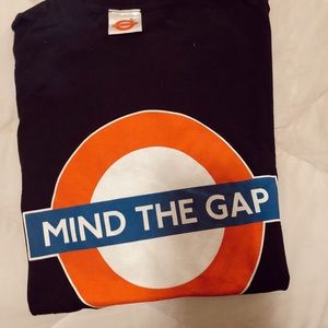 Mind the gap T-shirt